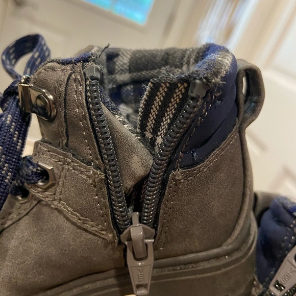 🖤 Little boy boots! 💙 - Picture 2 of 10